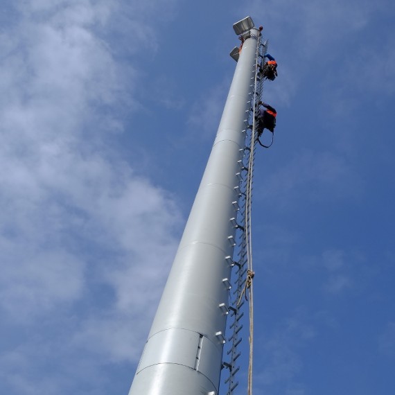 Torre Isozaki - Torre per telecomunicazioni