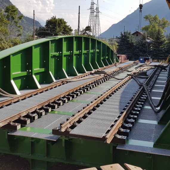 Ponte metallico ferroviario a via inferiore a Oulx - Torino
