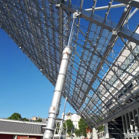 Struttura triangolare mobile d’entrata al Padiglione 6 – Expo Porte de Versailles a Parigi