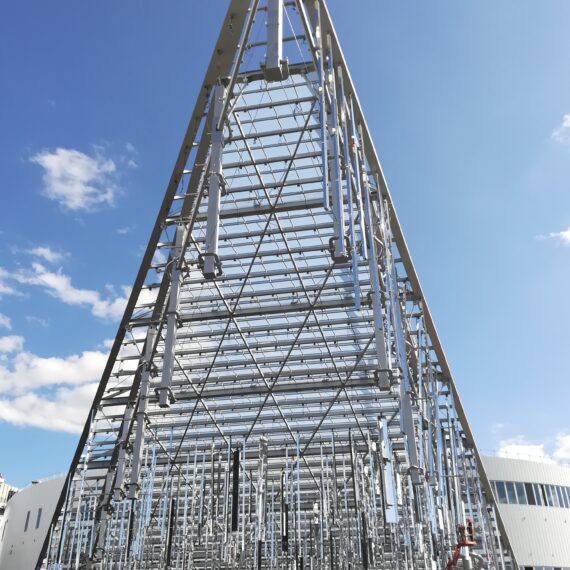Struttura triangolare mobile d’entrata al Padiglione 6 – Expo Porte de Versailles a Parigi